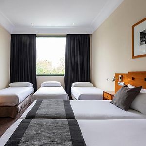 Quintuple Room